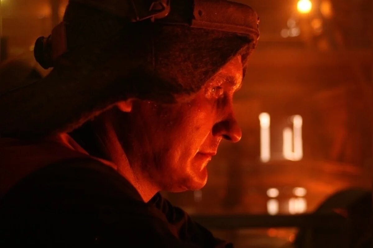    В Новотроицке работники комбината получили звания «Заслуженный металлург»