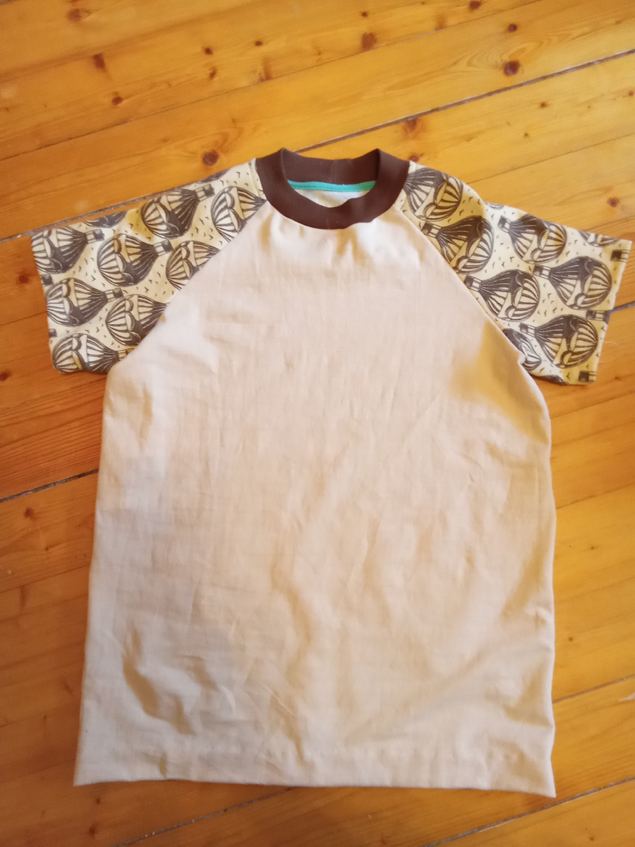 Футболки пижамные мальчишкам почти дошила. 