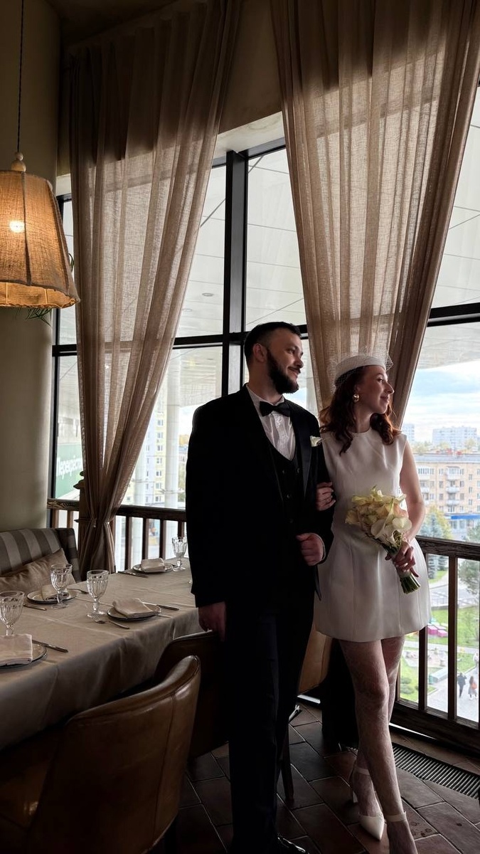 Посидели в тесном семейном кругу в ресторане 