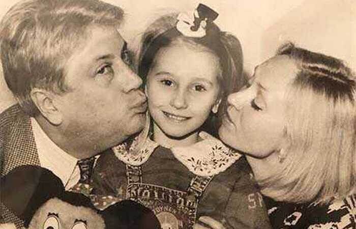    Анастасия Винокур с родителями