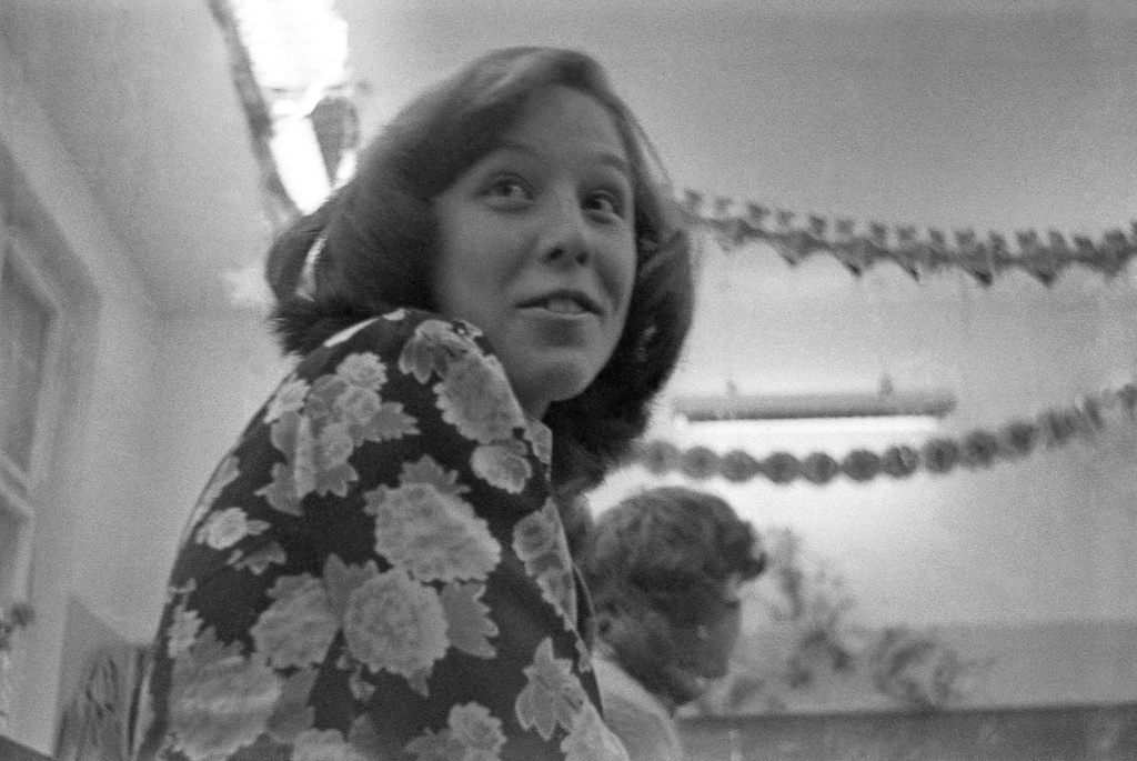 Новогодний огонек 8 класса «В» в школе № 301 в Свиблово. Вадим Баш, 30 декабря 1976 года, г. Москва, ул. Седова, д. 12А, архив Вадима Олеговича Рогге.