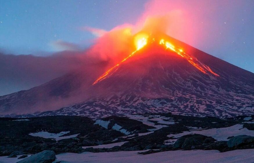    Камчатский гигант просыпается: Ключевской вулкан готов обрушить пепловый апокалипсис на поселки