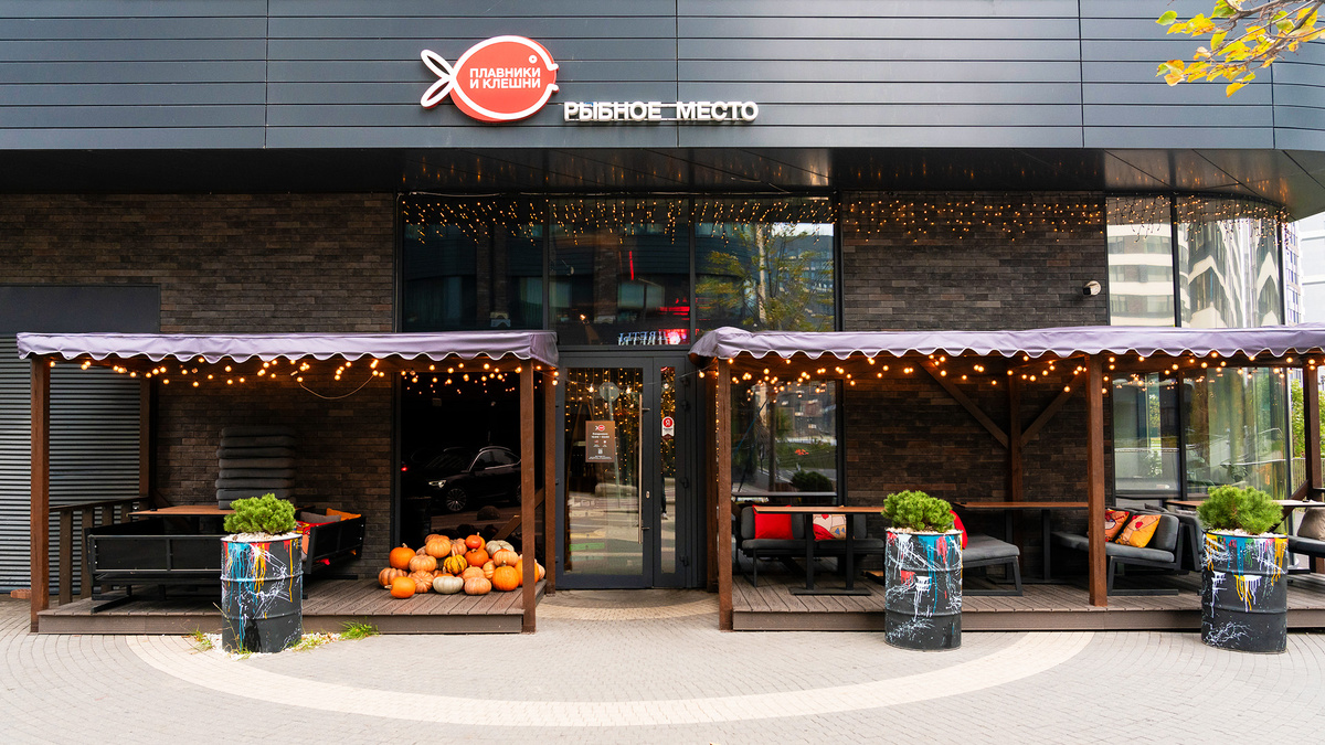 Фасад коммерческой инфраструктуры в проекте СИМВОЛ в Лефортово