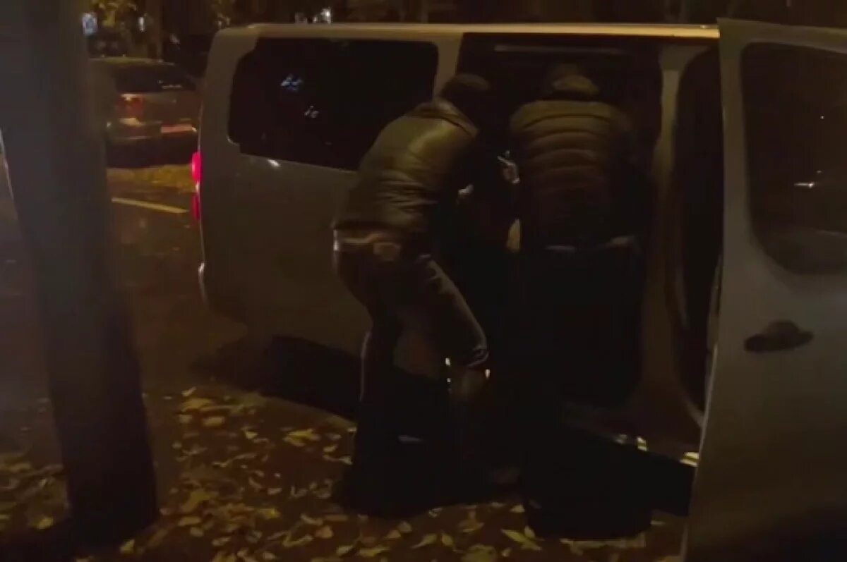    ФСБ показала кадры задержания мужчин, причастных к подготовке теракта