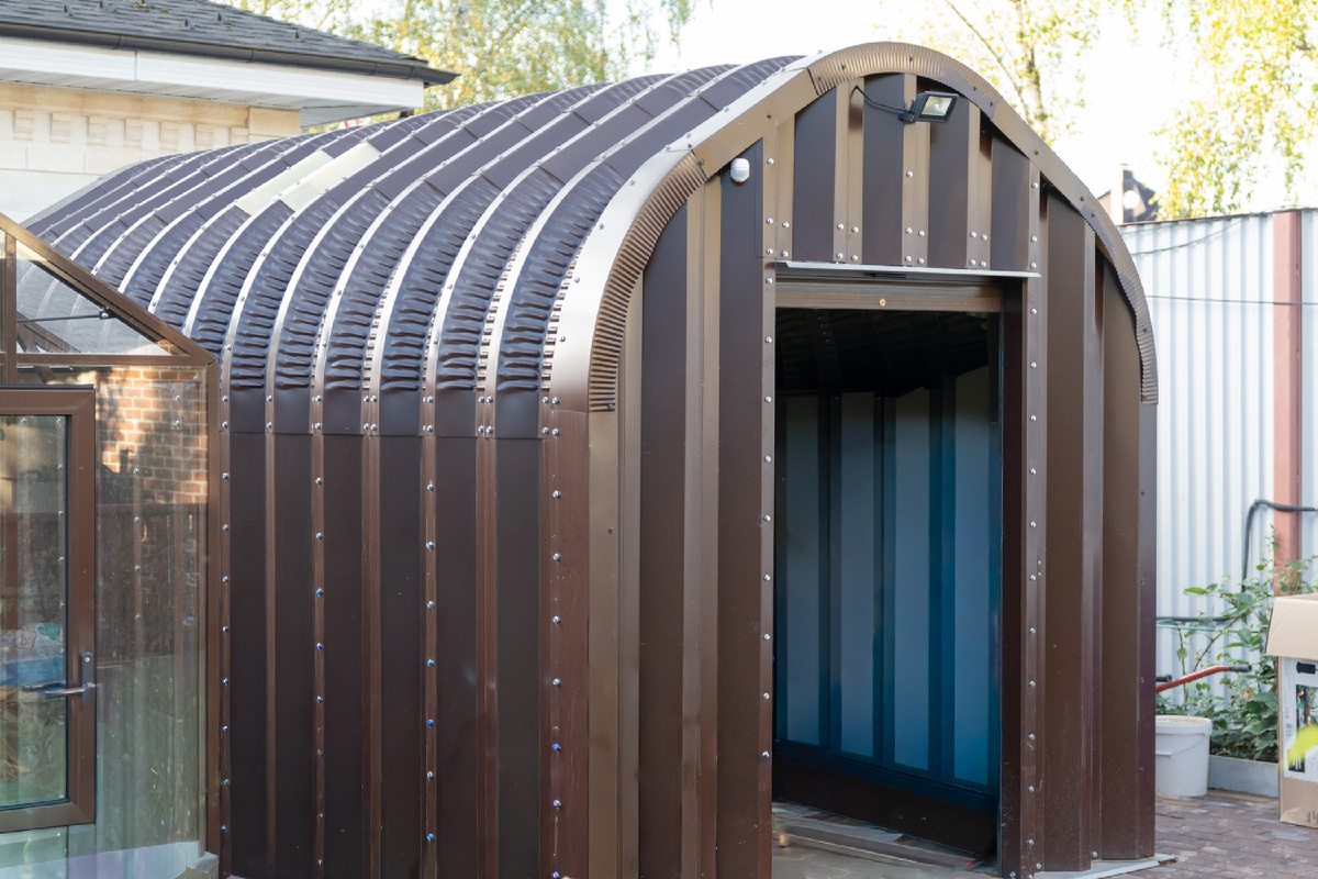 Хозблок стальной коричневый (RAL 8017)