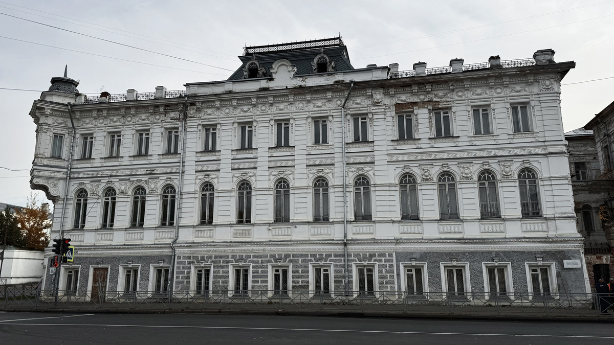 Доходный дом И.П.Третьякова, главный корпус. Кострома, улица Симановского,24