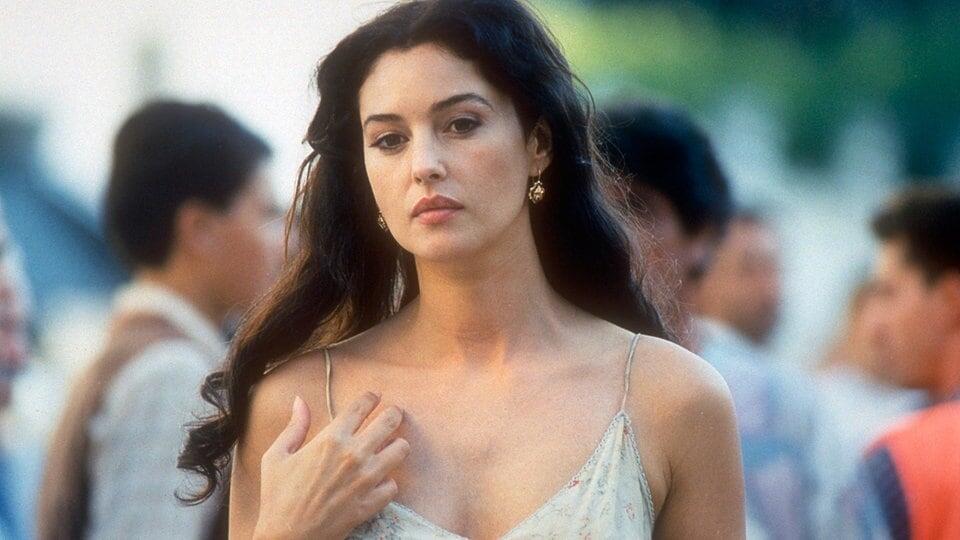 Малена из одноименного фильма сохраняла молодость благодаря... лимонам. И в этом есть смысл! Фото: кадр из фильма "Малена"