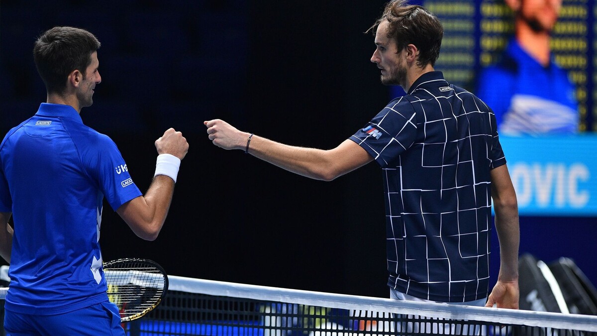 Буря в Шанхае от падения Джоковича и Медведева