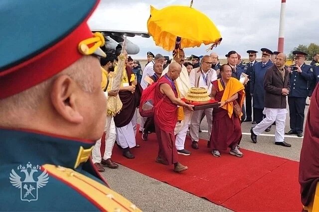    Что за буддийскую святыню доставили в Калмыкию из Индии?