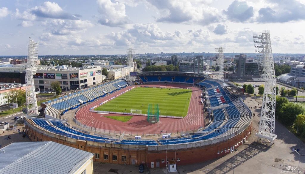 Стадион в Ярославле. Здесь "огнеопасные" добыли 4 победы в первой российской лиге