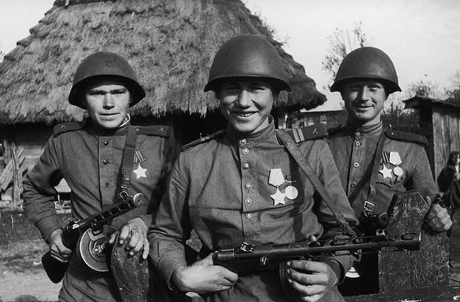 Зачем Сталин вернул красноармейцам «белогвардейские» погоны в 1943 году