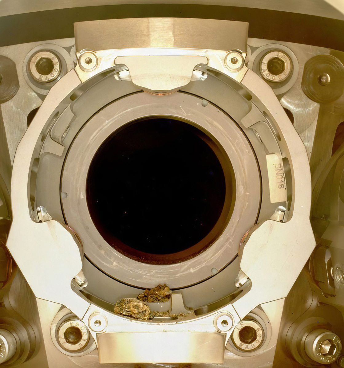 Фрагмент на передней панели: NASA/JPL-Caltech/MSSS 