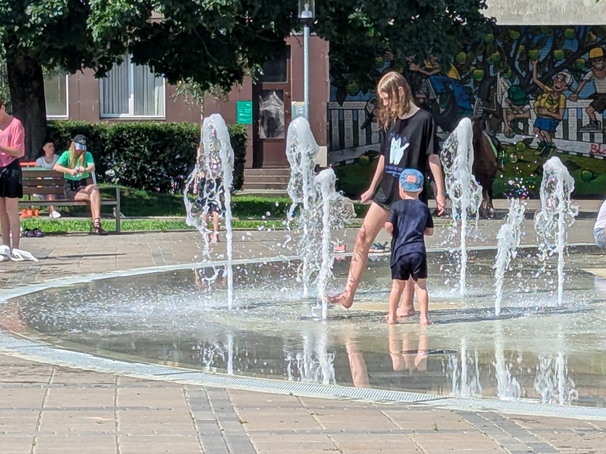 Это мы с Яной получаем ей новый загран