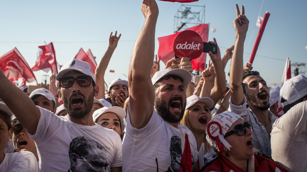 Фото: https://www.nytimes.com/2017/07/09/world/europe/turkey-march-for-justice-istanbul.html