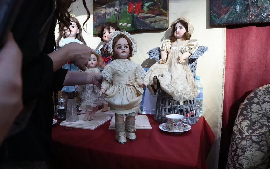    Своей походкой фарфоровая куколка очаровывала посетителейЕлена Купцова