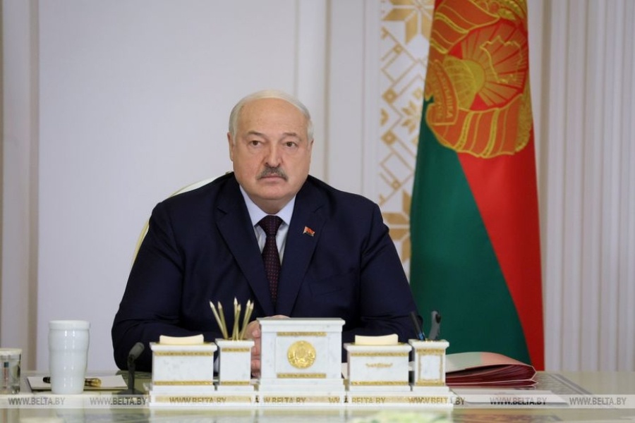     Президент о задачах местной власти: "Ответственность за все и никакой дистанции от людей"