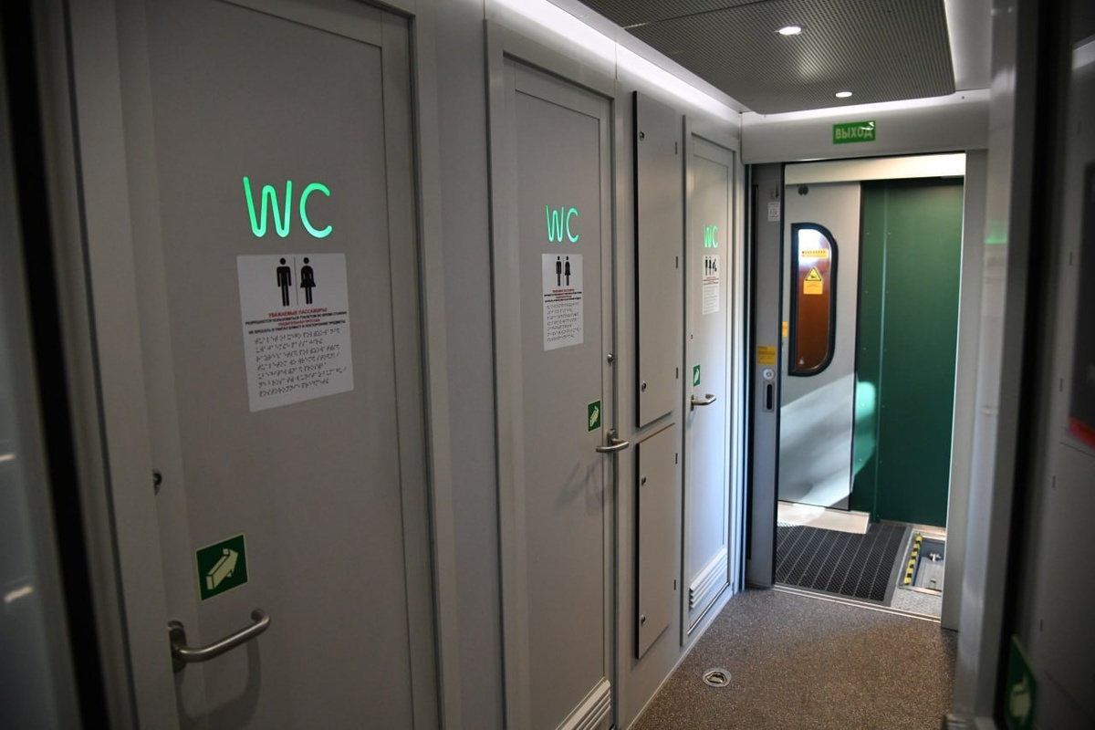 Санузлы новых двухэтажных вагонов поезда «Буревестник». Источник: tg/Телеграмма РЖД   