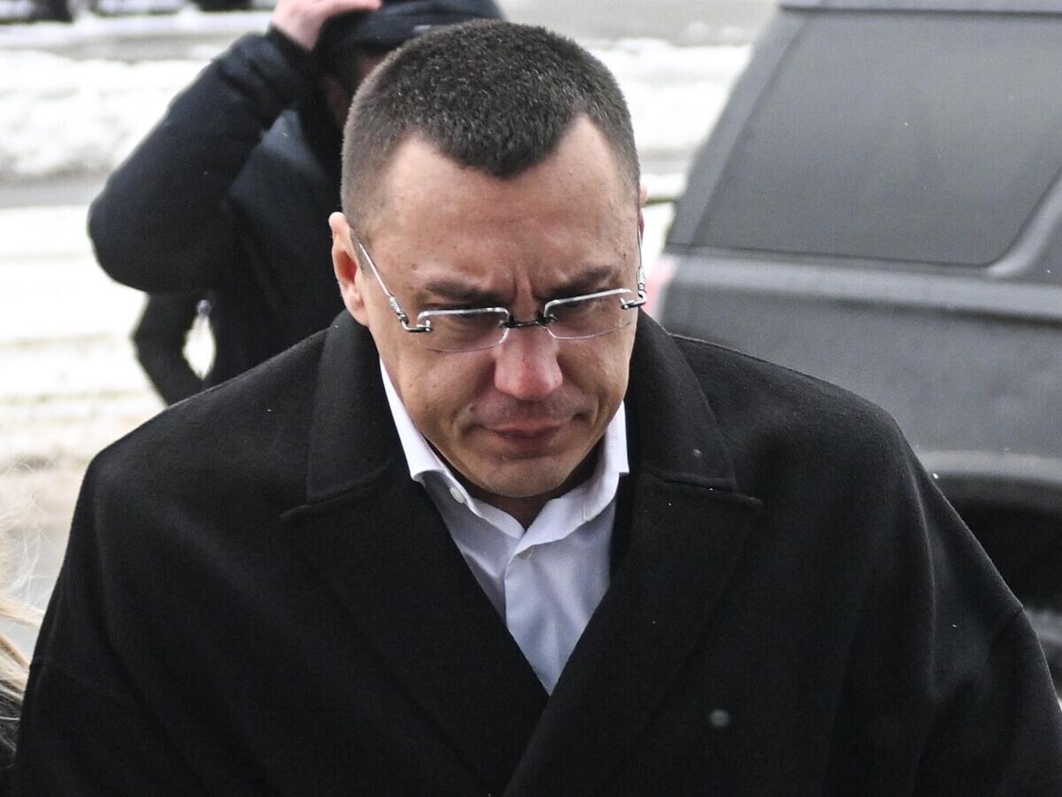    Блогер Дмитрий Портнягин заходит в здание Мещанского районного суда Москвы© РИА Новости / Михаил Воскресенский