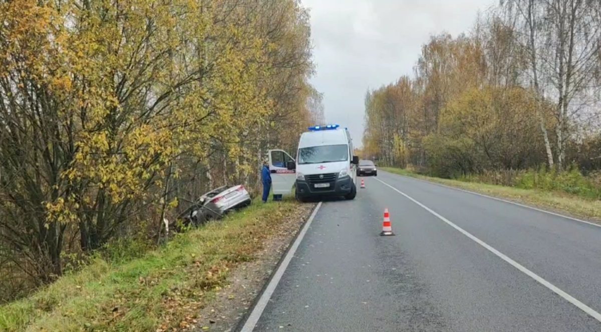    67-летний мужчина за рулем автомобиля Changan не справился с управлением и съехал в кювет