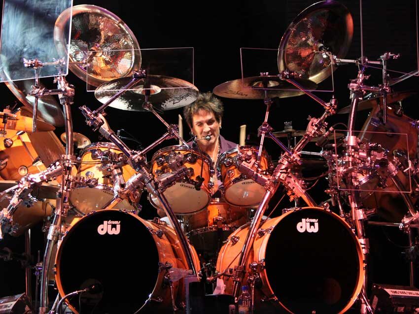 «Я переходил от Bad English к Ozzy Osbourne. У меня был отличный опыт с этим составом — Гизер, Закк и Оззи… Это было сумасшедшее, lol!»