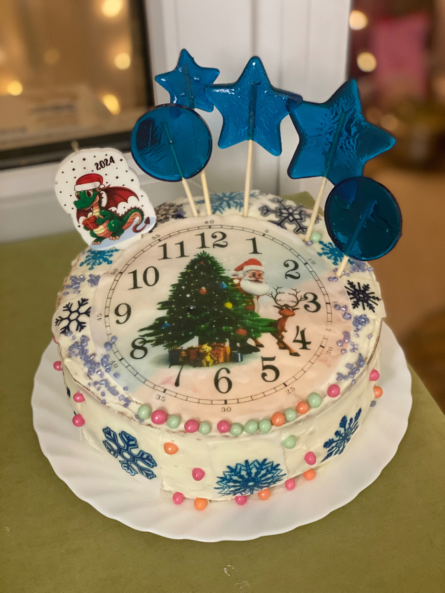 Это мой первый декорированный торт на НГ