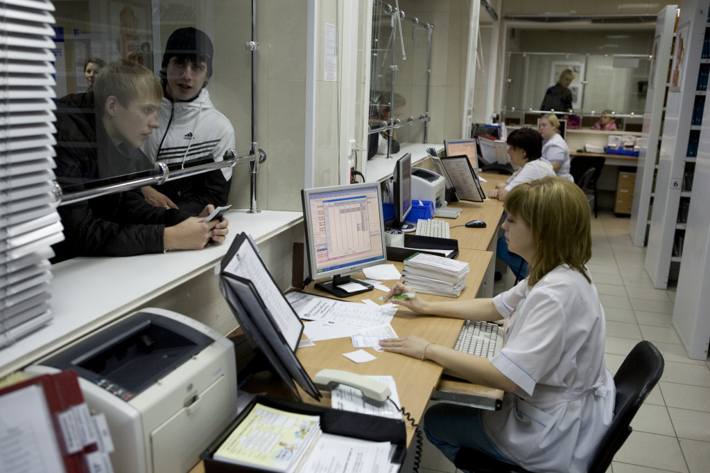    В родные города и поселки Югры возвращаются на работу выпускники медицинских вузов