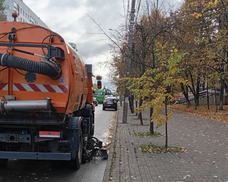     В Курске 69 человек задействованы в уборке улиц