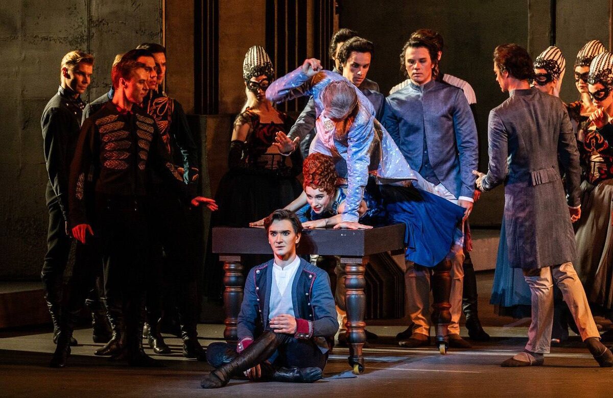 Герман — Владислав Лантратов, Графиня в молодости — Виктория Брилёва, Сен-Жермен — Михаил Лобухин. Фото Наташи Разиной.