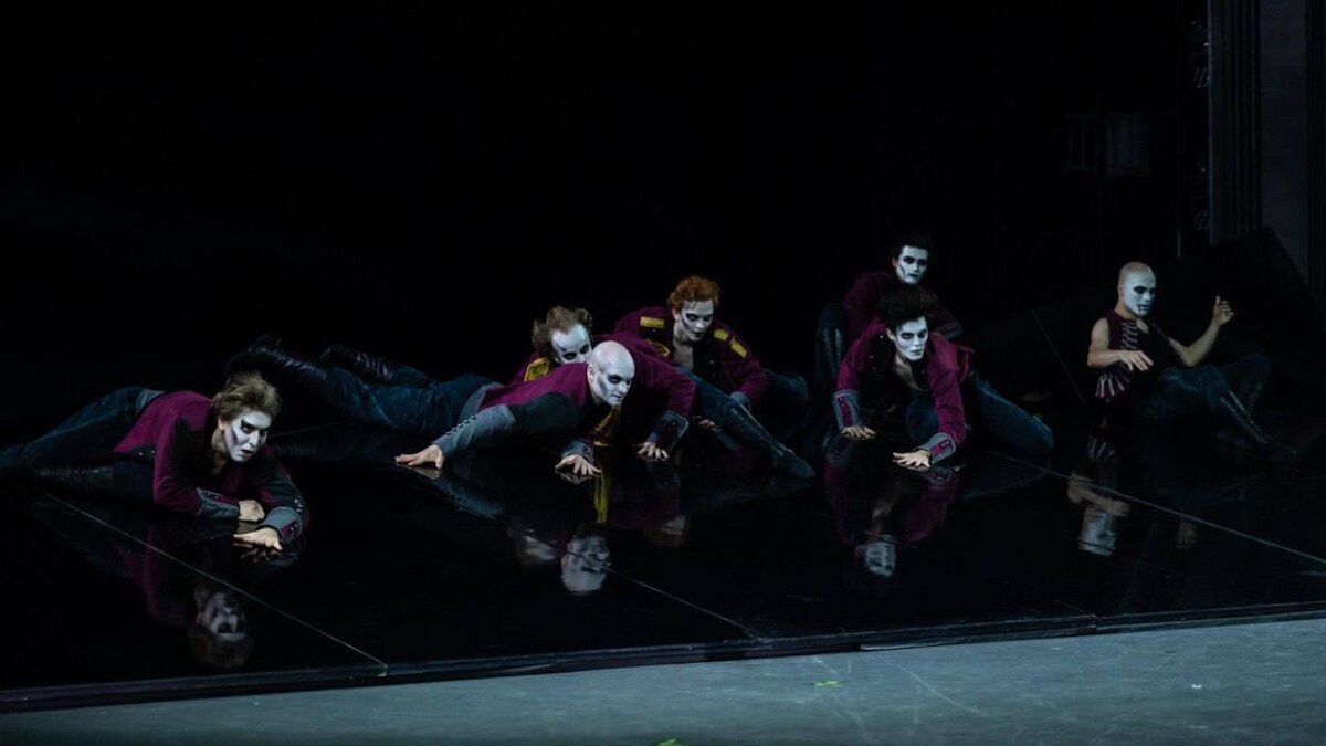 Сцена из спектакля. Фото Батыра Аннадурдыева