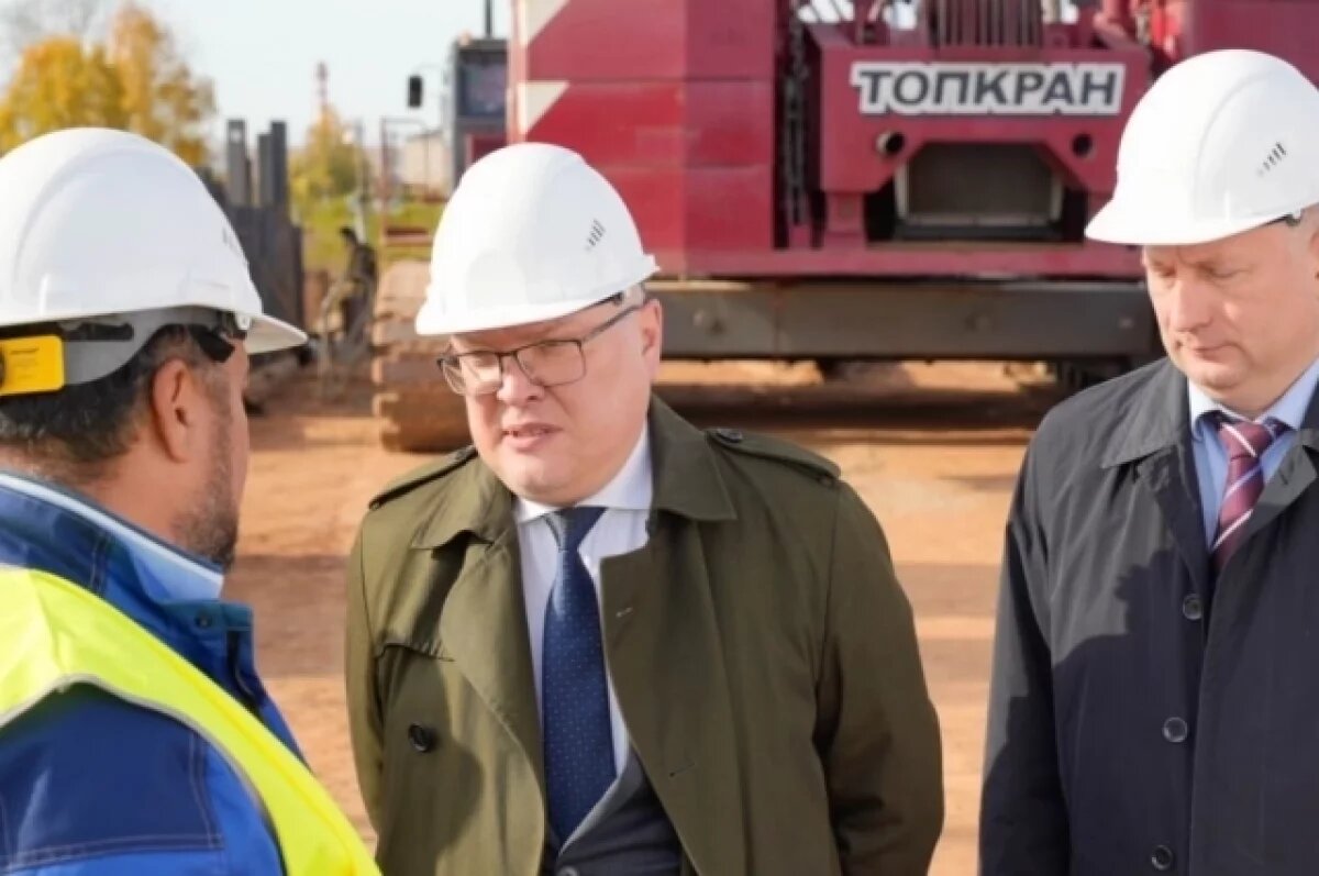    Глава региона поговорил с предствителями подрядчика о том, как продвигаются работы.