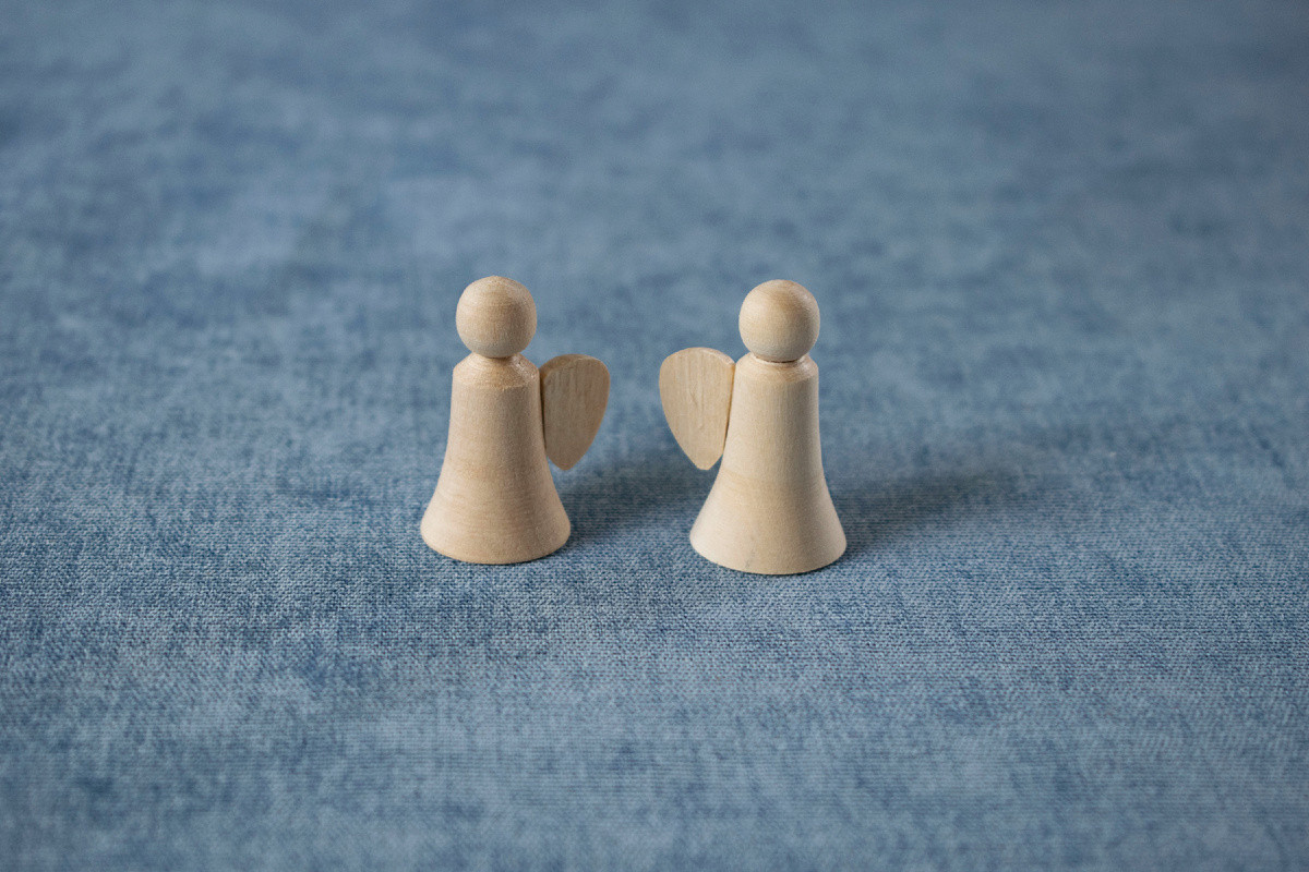 Деревянная заготовка из липы для творчества в виде фигурок ангелов. Фотография автора статьи. 