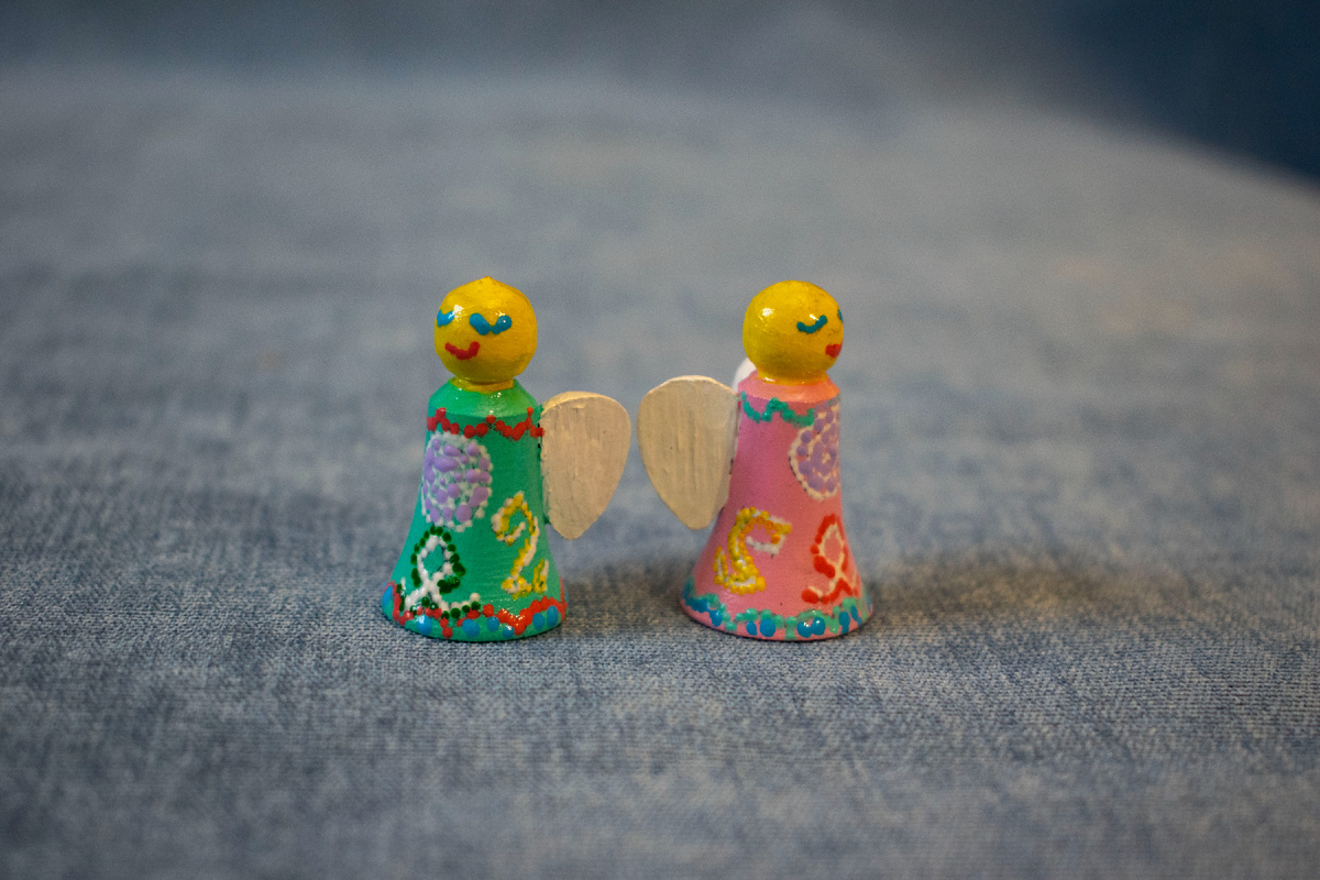 Точечную роспись в славянском стиле с использованием традиционных символов создала Виктория Михалина — 10 июля 2025 года. Фотография автора статьи.  