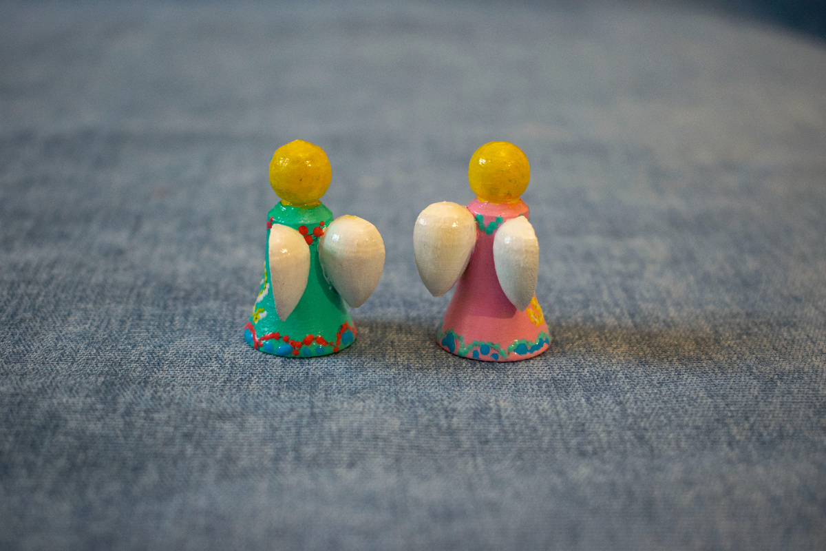 Точечную роспись в славянском стиле с использованием традиционных символов создала Виктория Михалина — 10 июля 2025 года. Фотография автора статьи.  