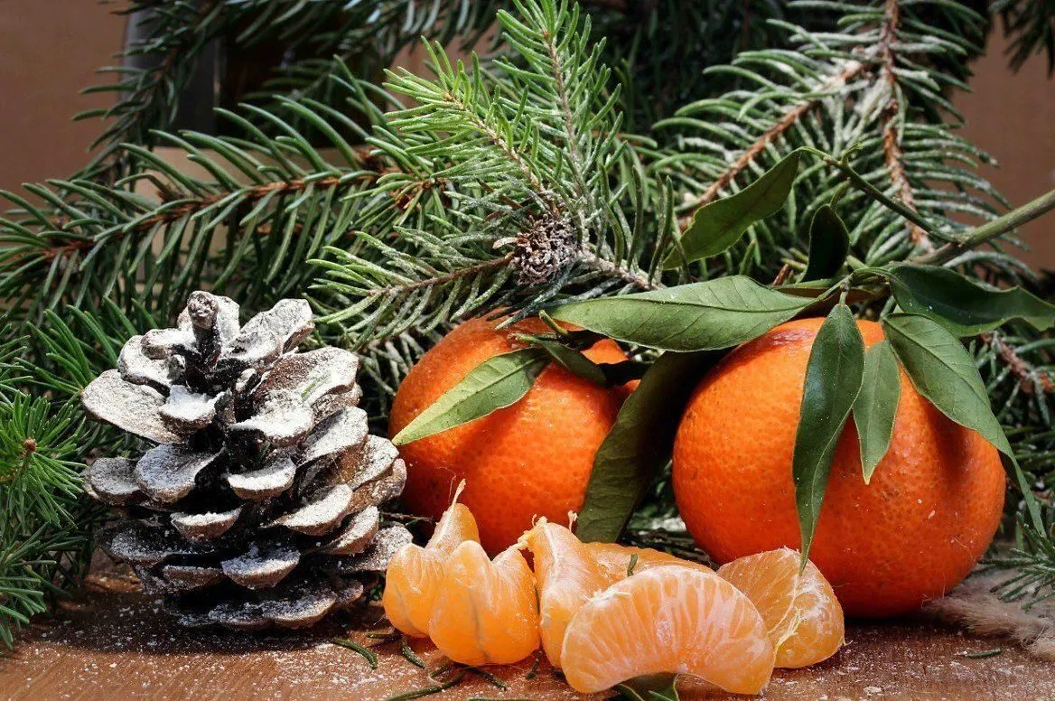 Новогодняя картинка взята из свободных источников