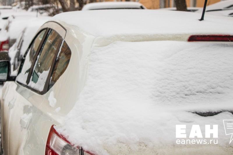    ЕАН. Автомобиль под снегом