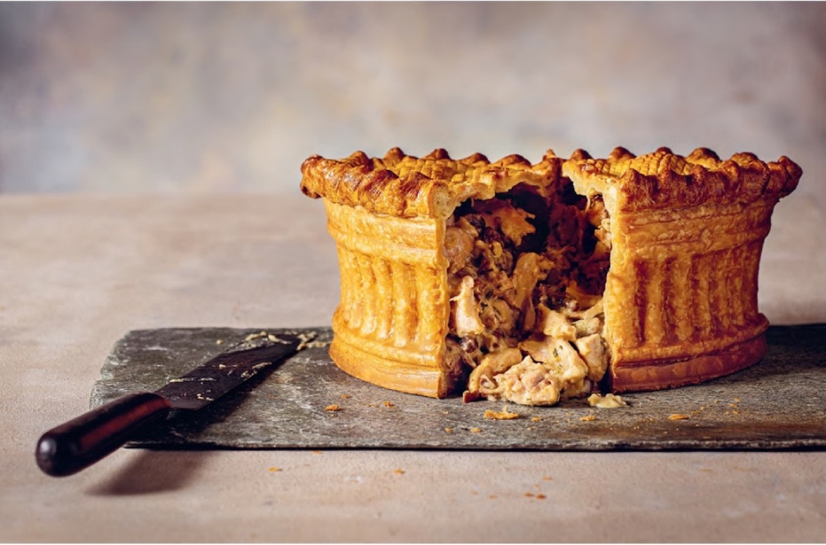 Пирог с курицей и грибами из книги The pie room