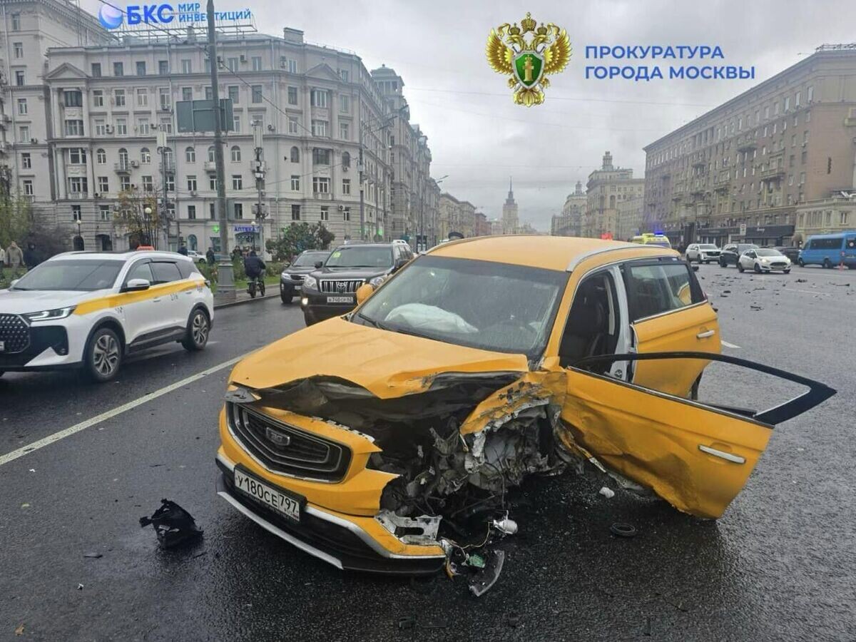   На месте ДТП на Кутузовском проспекте в Москве. 13 октября 2025© Фото : Прокуратура Москвы