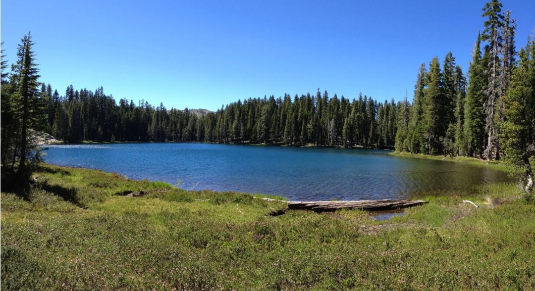 Озера это тоже своеобразный круг, который возвращает все плохое обратно и боженька видит сверху что и кто делает не так. И озера тоже слышат и запускает процесс такой в воздух, что потом образуются дожди и все смывает как и человечество тоже чистит