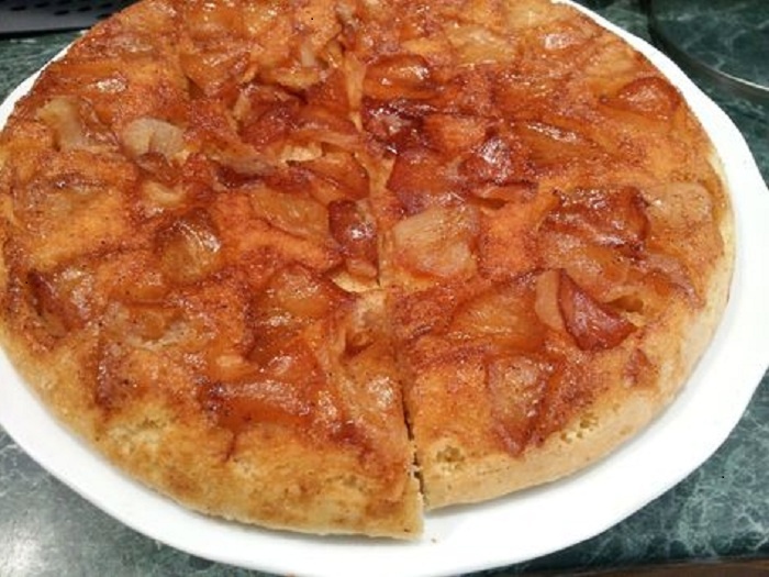 Пирог с яблоками без духовки - рецепт на сковороде за минуты