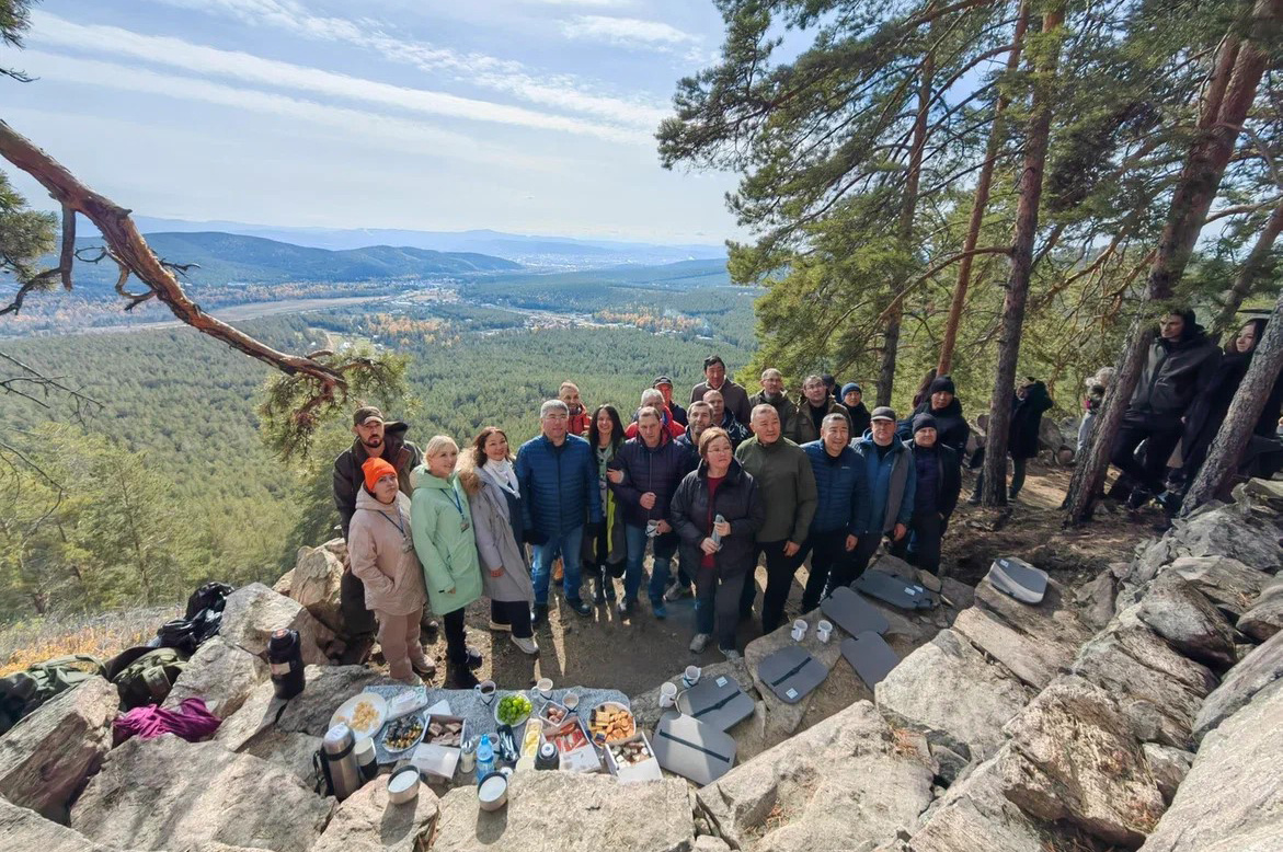Обзорная площадка на горе Орлиная вместительна и надёжна