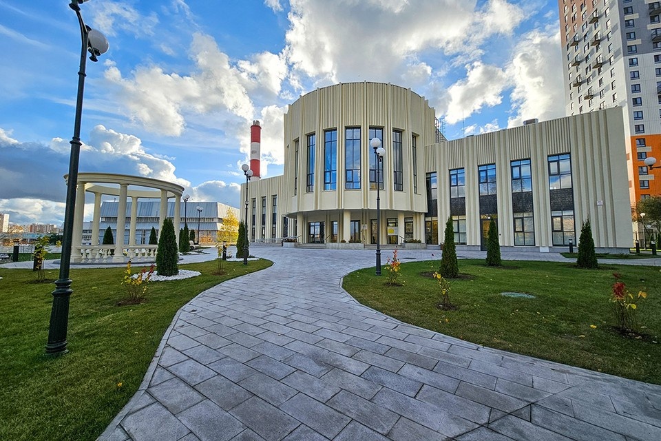    Сегодня, 13 октября, мэр Москвы Сергей Собянин открыл новый дворец бракосочетания на Дубравной улице в районе Митино на северо-западе столицы. Агентство городских новостей МОСКВА