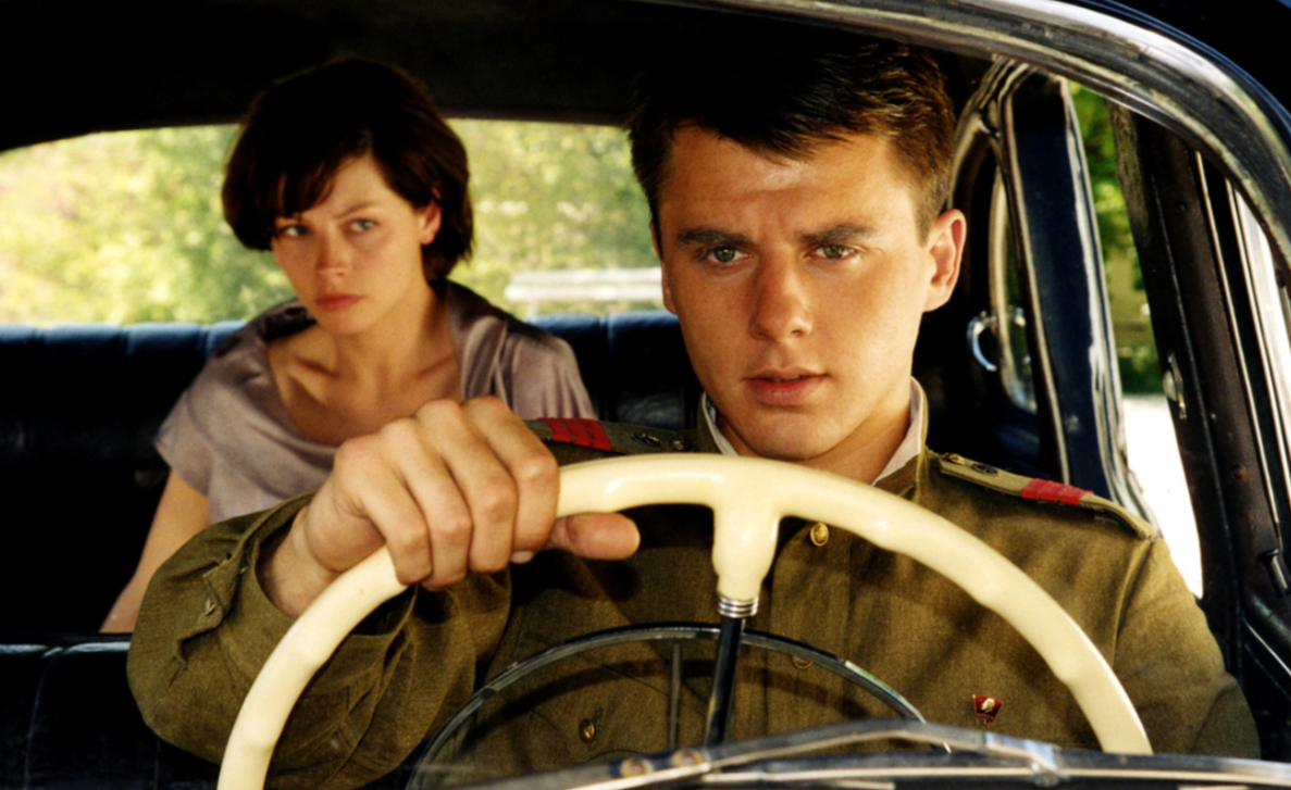 Алёна в фильме "Водитель для Веры"