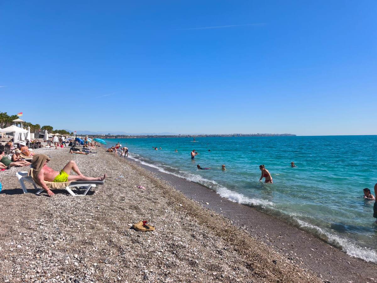 Пляж отеля Sealife family.