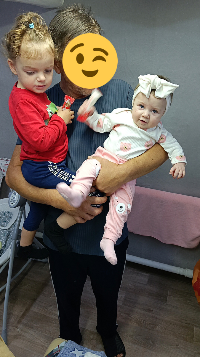 Папа себе на фото не понравился 🤣