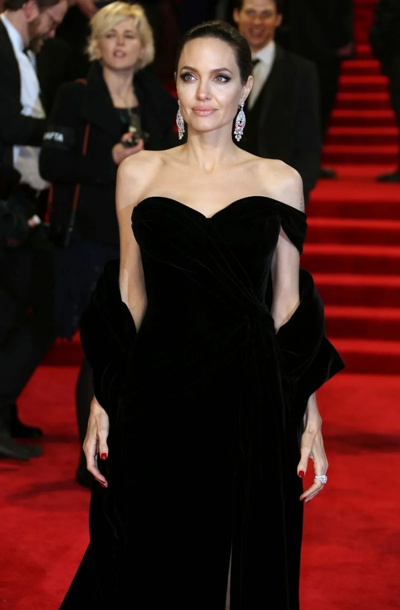 Анджелина Джоли