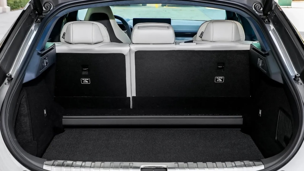  Багажное отделение Zeekr