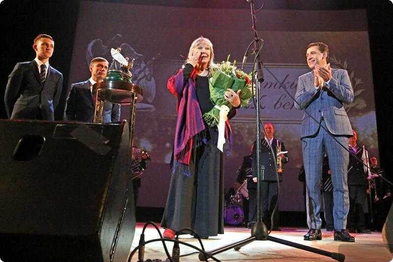 Награждение Марины Влади состоялось в Екатеринбурге, в музее Владимира Высоцкого.