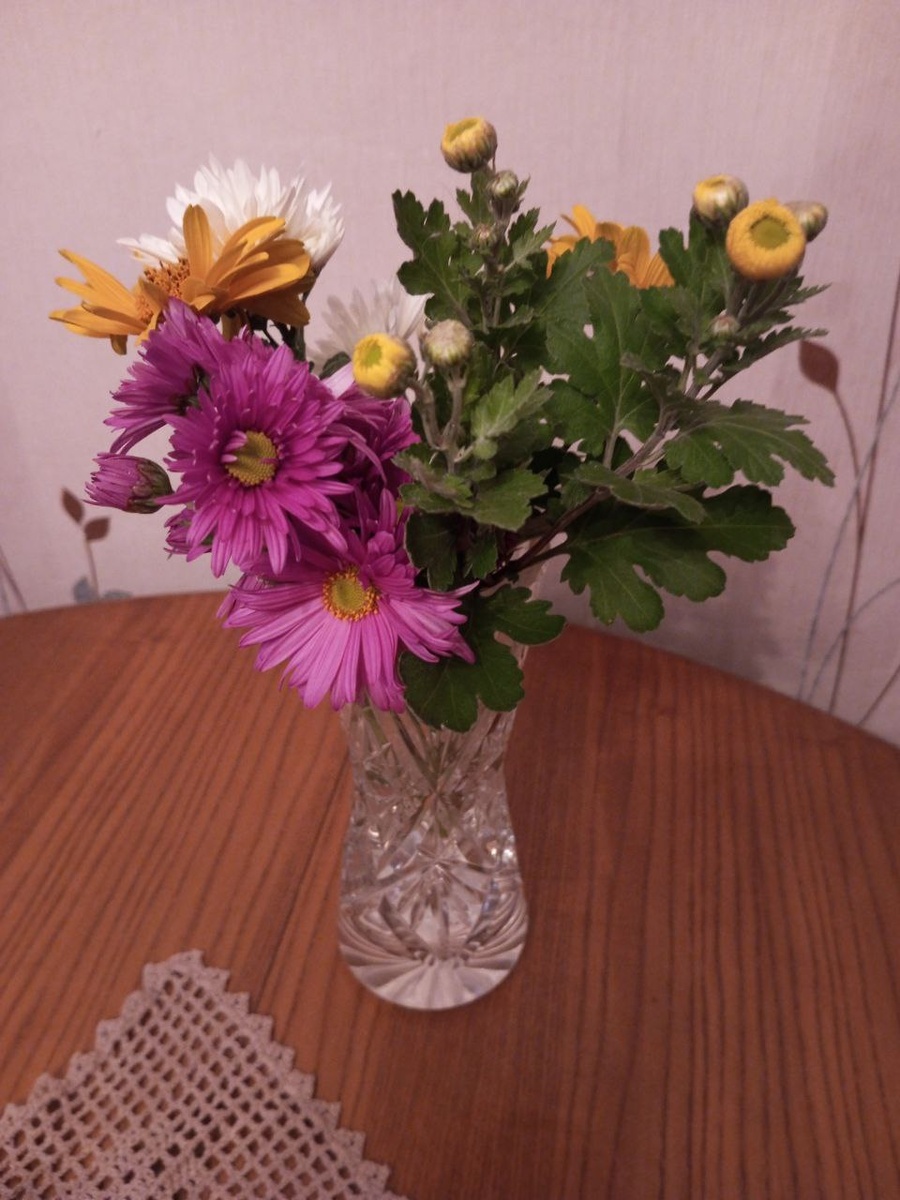 Последний букетик с грядки во дворе)