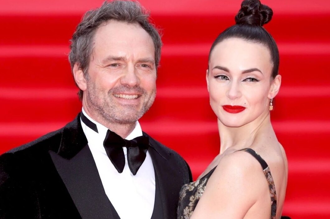     «13 лет одним дыханьем»: Анна Снаткина показала редкое фото с мужем и дочерью в годовщину свадьбы