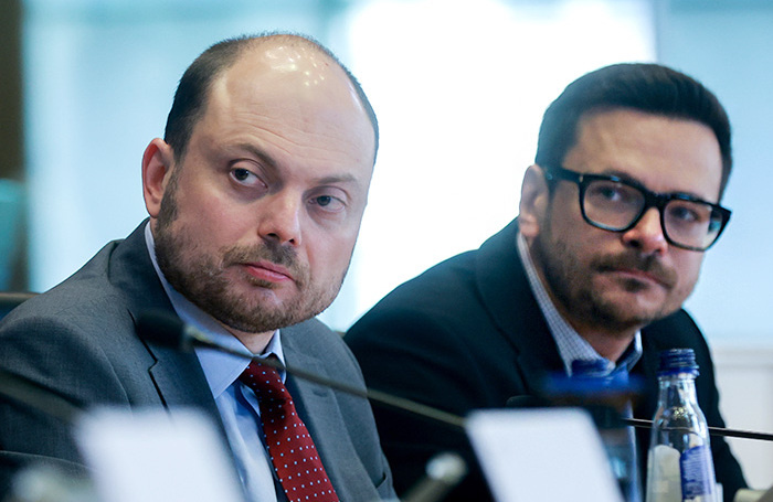    Владимир Кара-Мурза и Илья Яшин (слева направо). Признаны иноагентами в РФ.Olivier Hoslet/EPA/ТАСС